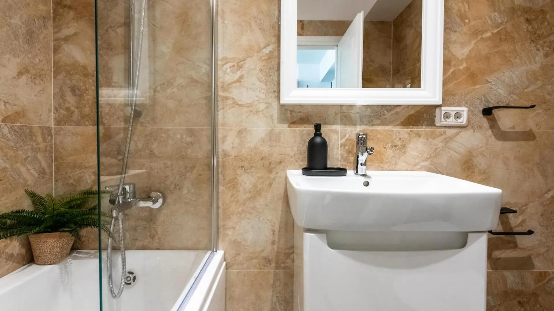 Central Address Apartment 811B2 Bucharest Romania